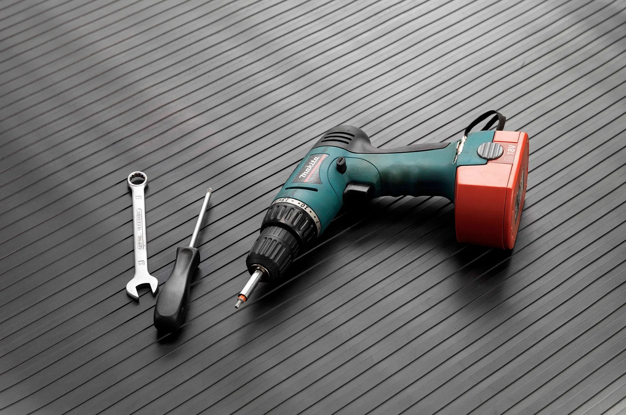 Gigant bredräfflad gummiduk