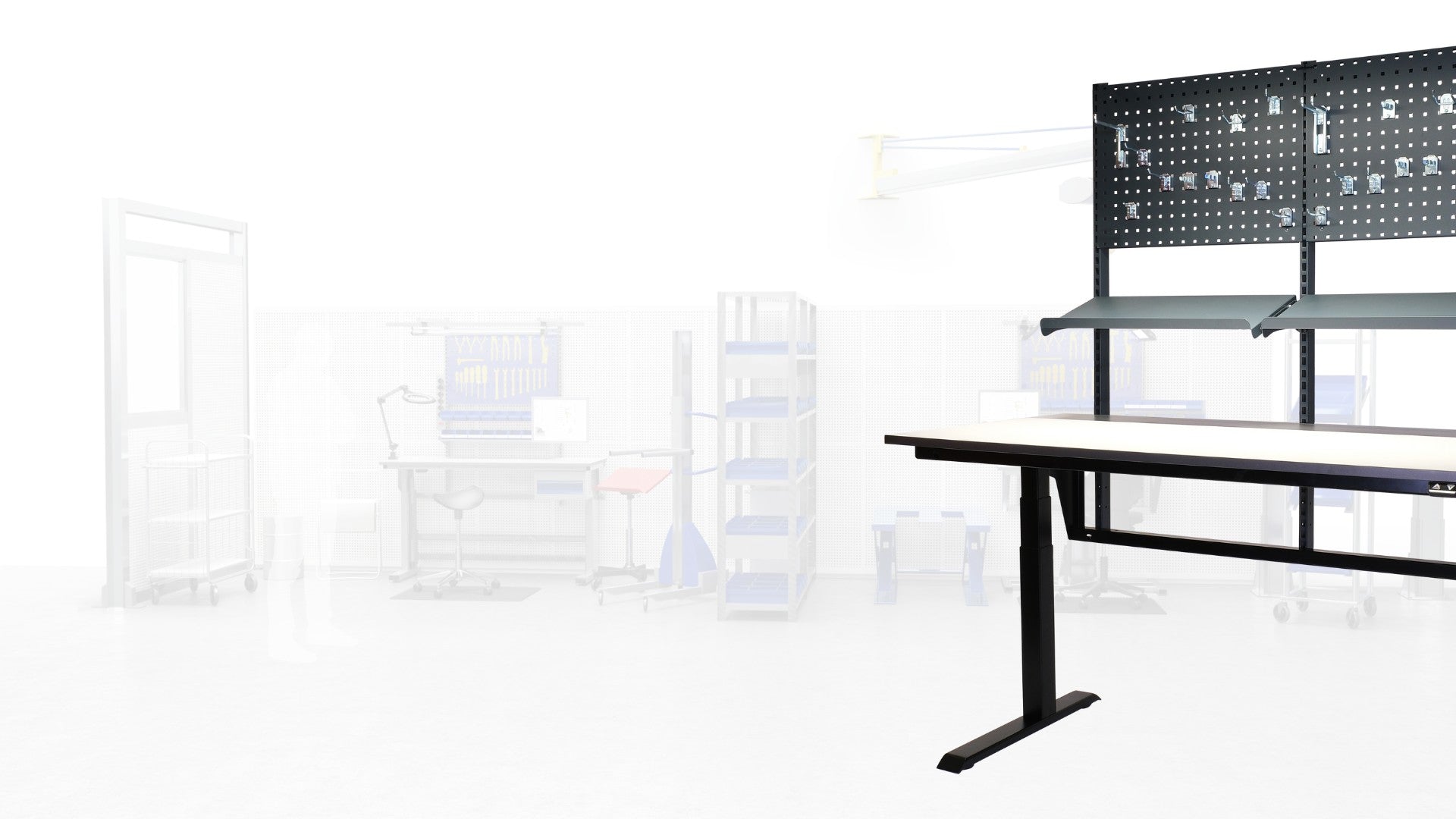 Arbetsbord Basic från Gigant - prisvärd arbetsbänk med robust design för dagligt bruk.