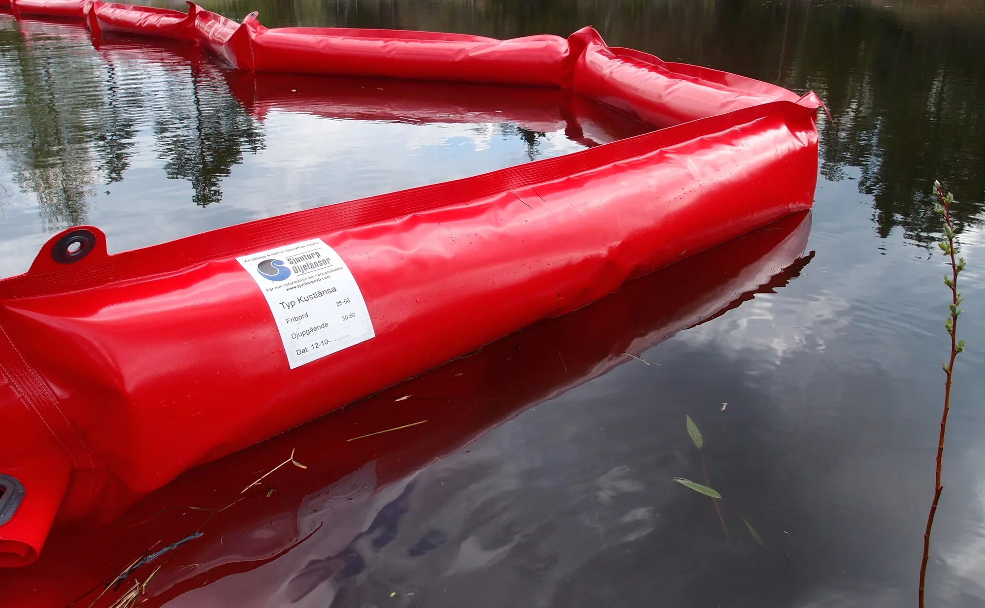 Marine containment boom round