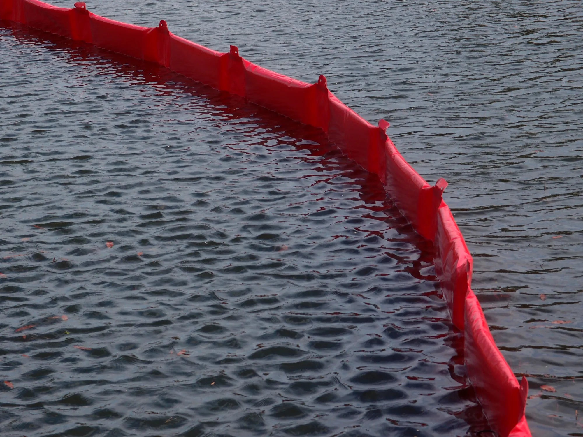 Marine containment boom for tougher conditions