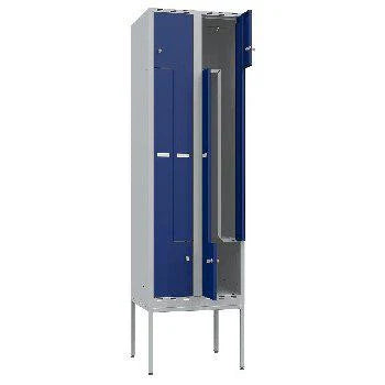 Gigant garderobe med blå dører, dybde 550 mm, rombredde 300 mm og flatt tak for plassbesparende og sikker oppbevaring i garderober på arbeidsplassen.